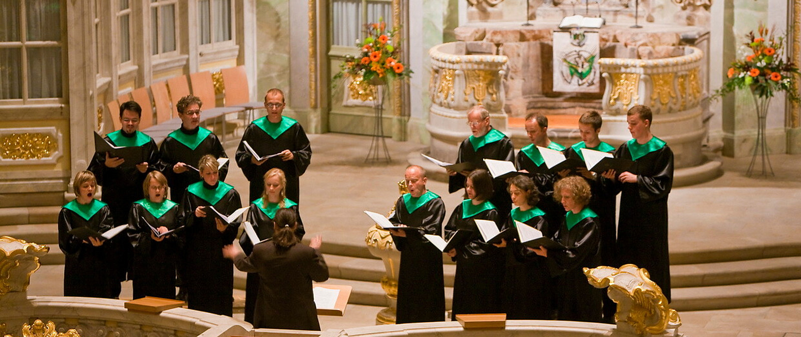 Wir schnüren Ihnen ein Paket aus Stadtrundgang und Weihnachtskonzert Frauenkirche